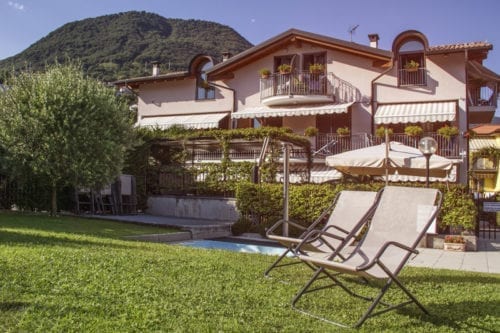 HolAp | H22013-368 - Residenza Domaso, 3-Zimmer Superior - Domaso HolAp - Ferienwohnungen, Ferienhäuser im Tessin, Ascona, Locarno, Minusio, Orselina, Brione S.Minusio, Valle Maggia, Valle Verzasca, Gambarogno - - H22013-157_EsternoLivoHouse