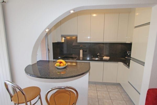 HolAp - Ferienwohnungen, Ferienhäuser im Tessin, Ascona, Locarno, Minusio, Orselina, Brione S.Minusio, Valle Maggia, Valle Verzasca, Gambarogno - H6612-37_cucina.jpg