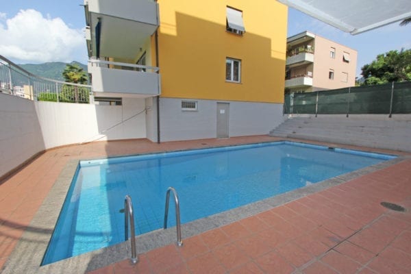 HolAp - Ferienwohnungen, Ferienhäuser im Tessin, Ascona, Locarno, Minusio, Orselina, Brione S.Minusio, Valle Maggia, Valle Verzasca, Gambarogno - holiday - H6612-441_piscina.jpg