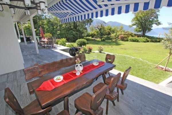 HolAp - Ferienwohnungen, Ferienhäuser im Tessin, Ascona, Locarno, Minusio, Orselina, Brione S.Minusio, Valle Maggia, Valle Verzasca, Gambarogno - H6645-134_tavolo_camino1.jpg