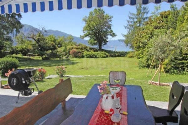 HolAp - Ferienwohnungen, Ferienhäuser im Tessin, Ascona, Locarno, Minusio, Orselina, Brione S.Minusio, Valle Maggia, Valle Verzasca, Gambarogno - H6645-134_tavolo_camino2.jpg