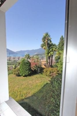HolAp - Ferienwohnungen, Ferienhäuser im Tessin, Ascona, Locarno, Minusio, Orselina, Brione S.Minusio, Valle Maggia, Valle Verzasca, Gambarogno - 6605H174-513_x-web-vista-da-finestra.jpg