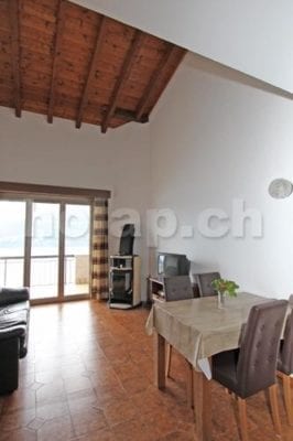 HolAp - Ferienwohnungen, Ferienhäuser im Tessin, Ascona, Locarno, Minusio, Orselina, Brione S.Minusio, Valle Maggia, Valle Verzasca, Gambarogno - 6614W176-526_H6614-5_soggiorno-verso-lag-1.jpg