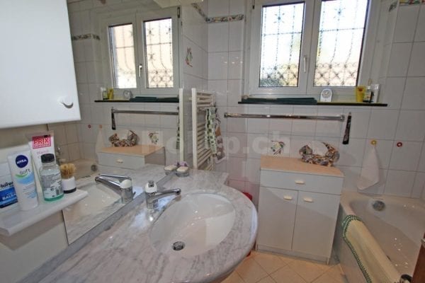 HolAp - Ferienwohnungen, Ferienhäuser im Tessin, Ascona, Locarno, Minusio, Orselina, Brione S.Minusio, Valle Maggia, Valle Verzasca, Gambarogno - 6616H217_bagno.jpg