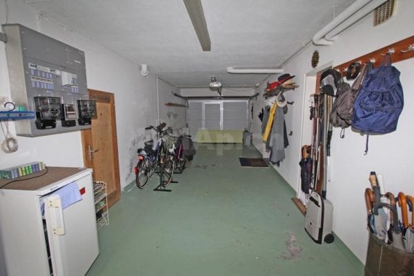 HolAp - Ferienwohnungen, Ferienhäuser im Tessin, Ascona, Locarno, Minusio, Orselina, Brione S.Minusio, Valle Maggia, Valle Verzasca, Gambarogno - 6616H217_garage.jpg