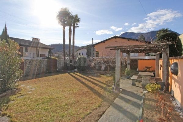 HolAp - Ferienwohnungen, Ferienhäuser im Tessin, Ascona, Locarno, Minusio, Orselina, Brione S.Minusio, Valle Maggia, Valle Verzasca, Gambarogno - 6616H217_giardino.jpg