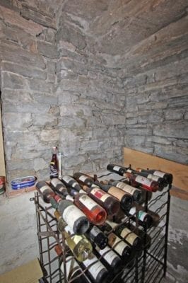 HolAp - Ferienwohnungen, Ferienhäuser im Tessin, Ascona, Locarno, Minusio, Orselina, Brione S.Minusio, Valle Maggia, Valle Verzasca, Gambarogno - 6616H217_vino.jpg