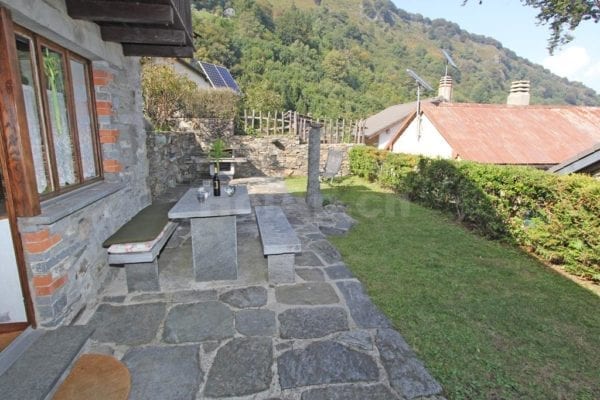 HolAp - Ferienwohnungen, Ferienhäuser im Tessin, Ascona, Locarno, Minusio, Orselina, Brione S.Minusio, Valle Maggia, Valle Verzasca, Gambarogno - 6622R11 - 6622R111_esterno_tavolo