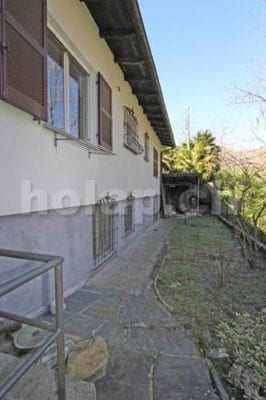 HolAp - Ferienwohnungen, Ferienhäuser im Tessin, Ascona, Locarno, Minusio, Orselina, Brione S.Minusio, Valle Maggia, Valle Verzasca, Gambarogno - 6616H193-900_6616H193_dietro_casa_neu.jpg