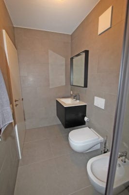 HolAp - Ferienwohnungen, Ferienhäuser im Tessin, Ascona, Locarno, Minusio, Orselina, Brione S.Minusio, Valle Maggia, Valle Verzasca, Gambarogno - 6612W219 - H6612-439_doccia1